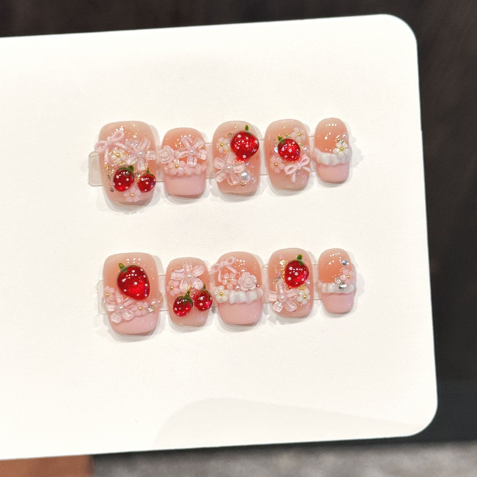 Resin Art Flowers - 10 szt. Urocze czerwone paznokcie na